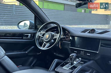 Внедорожник / Кроссовер Porsche Cayenne 2018 в 