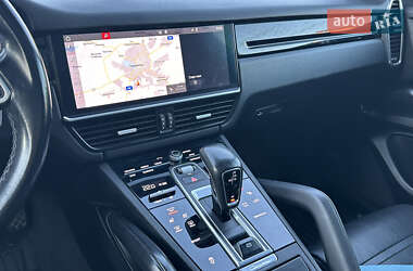 Внедорожник / Кроссовер Porsche Cayenne 2018 в 