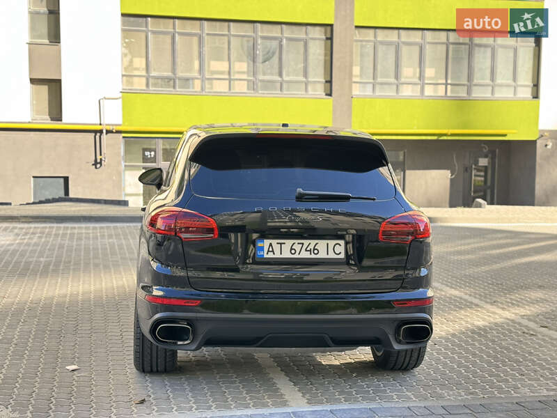 Внедорожник / Кроссовер Porsche Cayenne 2015 в Ивано-Франковске