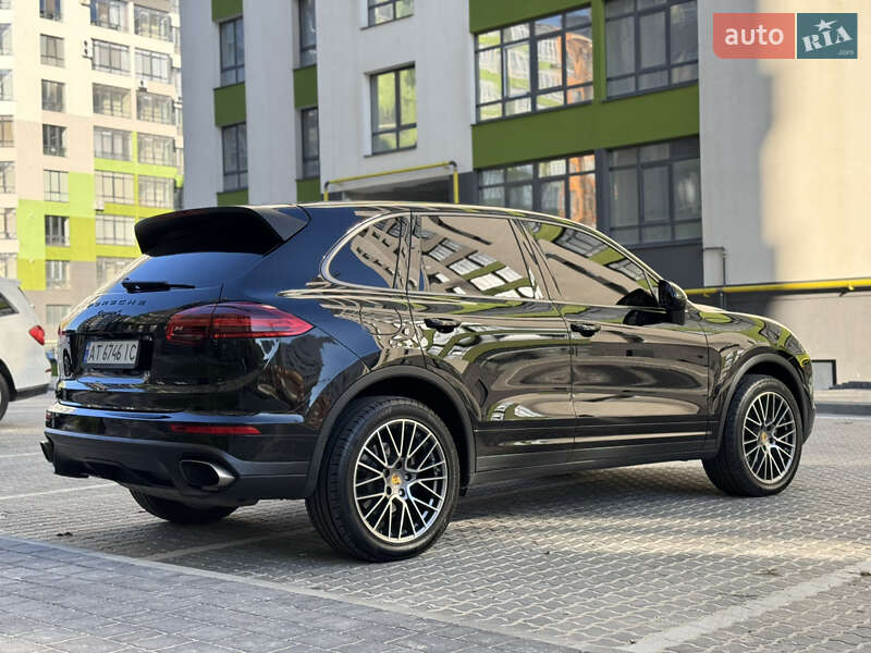Внедорожник / Кроссовер Porsche Cayenne 2015 в Ивано-Франковске