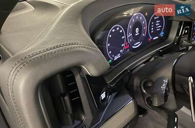 Внедорожник / Кроссовер Porsche Cayenne 2023 в 