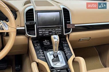 Позашляховик / Кросовер Porsche Cayenne 2012 в 