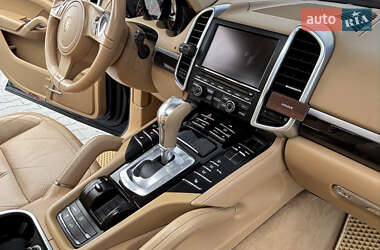 Позашляховик / Кросовер Porsche Cayenne 2012 в 