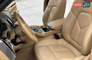 Позашляховик / Кросовер Porsche Cayenne 2012 в 