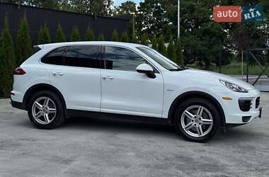 Внедорожник / Кроссовер Porsche Cayenne 2015 в 