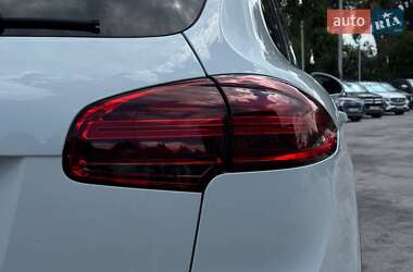 Внедорожник / Кроссовер Porsche Cayenne 2015 в 