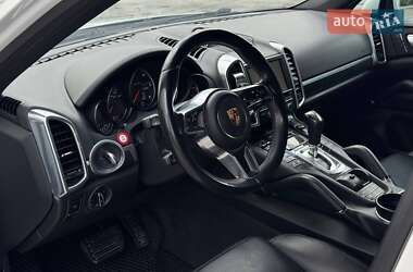 Внедорожник / Кроссовер Porsche Cayenne 2015 в 