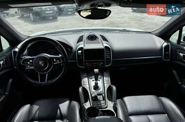 Внедорожник / Кроссовер Porsche Cayenne 2015 в 
