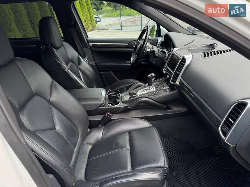 Позашляховик / Кросовер Porsche Cayenne 2015 в Кам'янець-Подільському