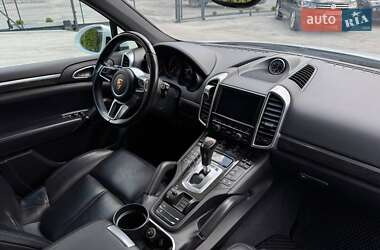 Внедорожник / Кроссовер Porsche Cayenne 2015 в 