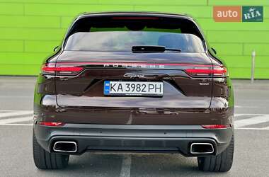 Внедорожник / Кроссовер Porsche Cayenne 2018 в 