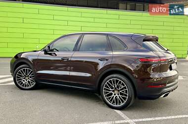 Внедорожник / Кроссовер Porsche Cayenne 2018 в 