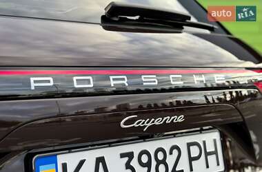 Внедорожник / Кроссовер Porsche Cayenne 2018 в 