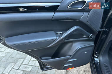 Внедорожник / Кроссовер Porsche Cayenne 2014 в 