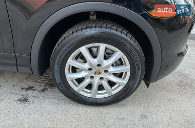 Внедорожник / Кроссовер Porsche Cayenne 2014 в 
