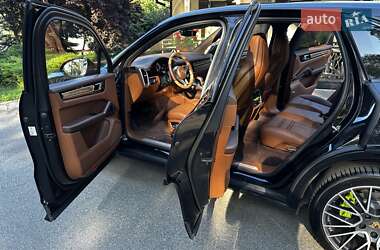 Внедорожник / Кроссовер Porsche Cayenne 2018 в 