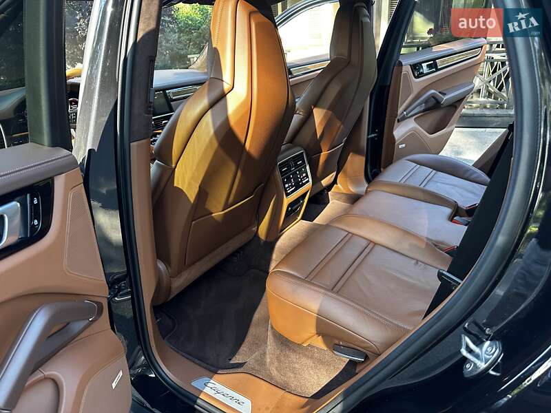 Позашляховик / Кросовер Porsche Cayenne 2018 в Києві