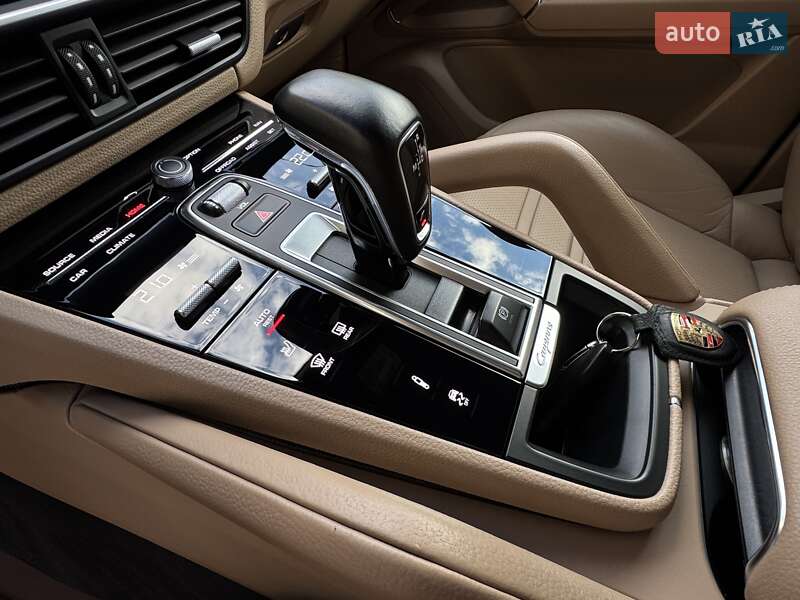Позашляховик / Кросовер Porsche Cayenne 2019 в Стрию
