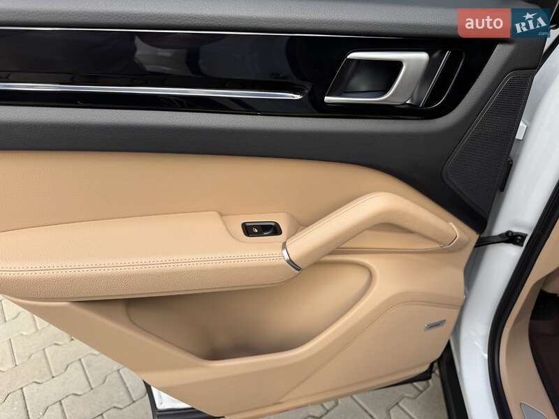 Позашляховик / Кросовер Porsche Cayenne 2019 в Стрию