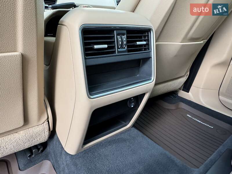 Позашляховик / Кросовер Porsche Cayenne 2019 в Стрию