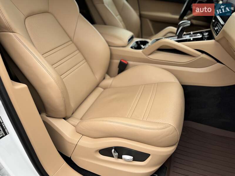 Позашляховик / Кросовер Porsche Cayenne 2019 в Стрию