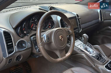 Внедорожник / Кроссовер Porsche Cayenne 2012 в 