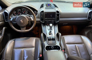 Внедорожник / Кроссовер Porsche Cayenne 2012 в 