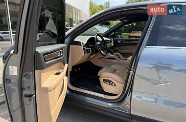 Внедорожник / Кроссовер Porsche Cayenne 2018 в 