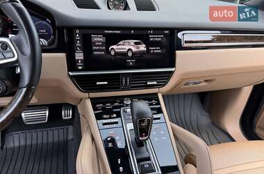 Внедорожник / Кроссовер Porsche Cayenne 2018 в 