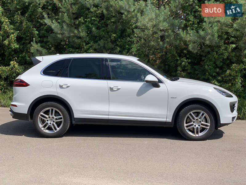 Позашляховик / Кросовер Porsche Cayenne 2015 в Рівному