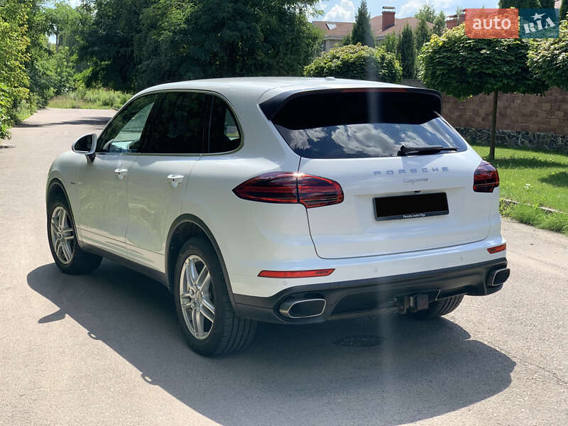 Позашляховик / Кросовер Porsche Cayenne 2015 в Рівному