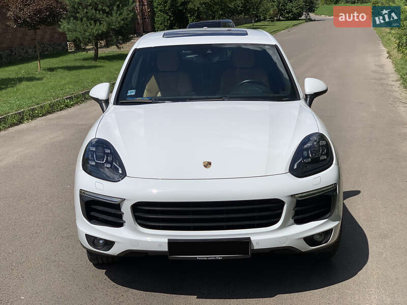 Позашляховик / Кросовер Porsche Cayenne 2015 в Рівному