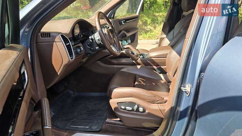 Внедорожник / Кроссовер Porsche Cayenne 2019 в Киеве