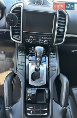 Внедорожник / Кроссовер Porsche Cayenne 2014 в 