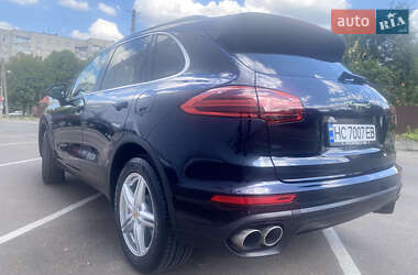 Внедорожник / Кроссовер Porsche Cayenne 2016 в 
