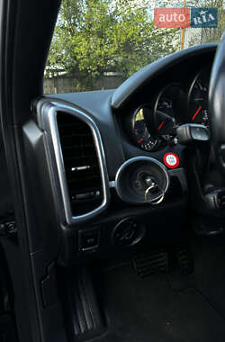 Позашляховик / Кросовер Porsche Cayenne 2012 в 