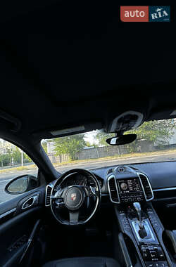 Позашляховик / Кросовер Porsche Cayenne 2012 в 