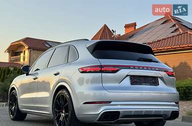 Внедорожник / Кроссовер Porsche Cayenne 2018 в 