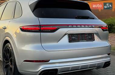 Внедорожник / Кроссовер Porsche Cayenne 2018 в 
