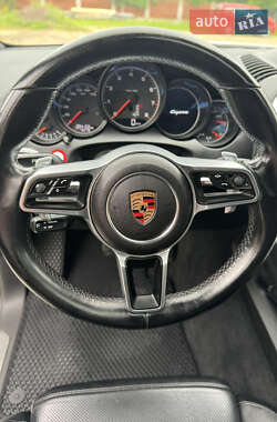 Внедорожник / Кроссовер Porsche Cayenne 2015 в 