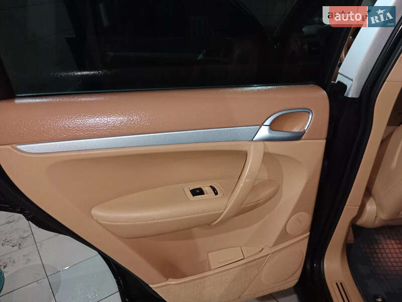 Позашляховик / Кросовер Porsche Cayenne 2008 в Ромнах