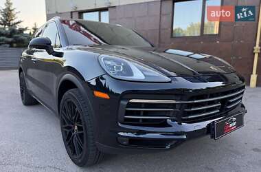 Внедорожник / Кроссовер Porsche Cayenne 2018 в 