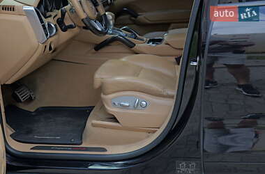 Внедорожник / Кроссовер Porsche Cayenne 2013 в 