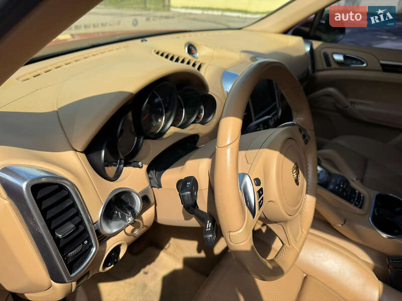 Позашляховик / Кросовер Porsche Cayenne 2013 в Харкові