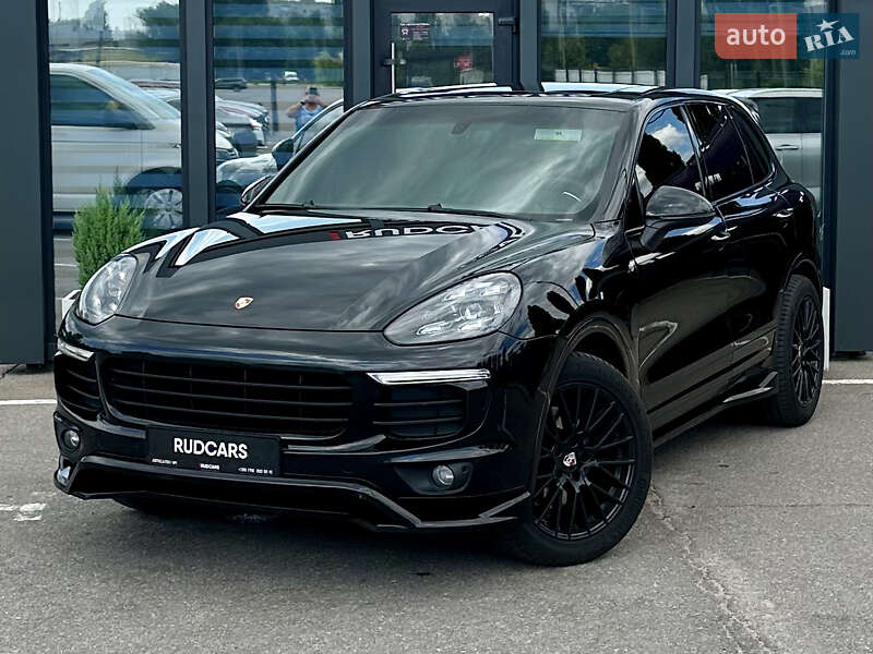 Внедорожник / Кроссовер Porsche Cayenne 2015 в 