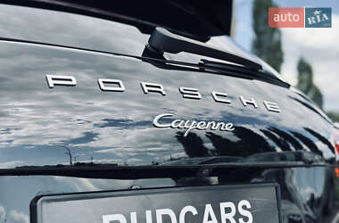 Внедорожник / Кроссовер Porsche Cayenne 2015 в 