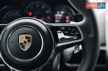 Внедорожник / Кроссовер Porsche Cayenne 2015 в 