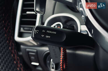 Внедорожник / Кроссовер Porsche Cayenne 2015 в 