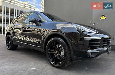 Внедорожник / Кроссовер Porsche Cayenne 2018 в 