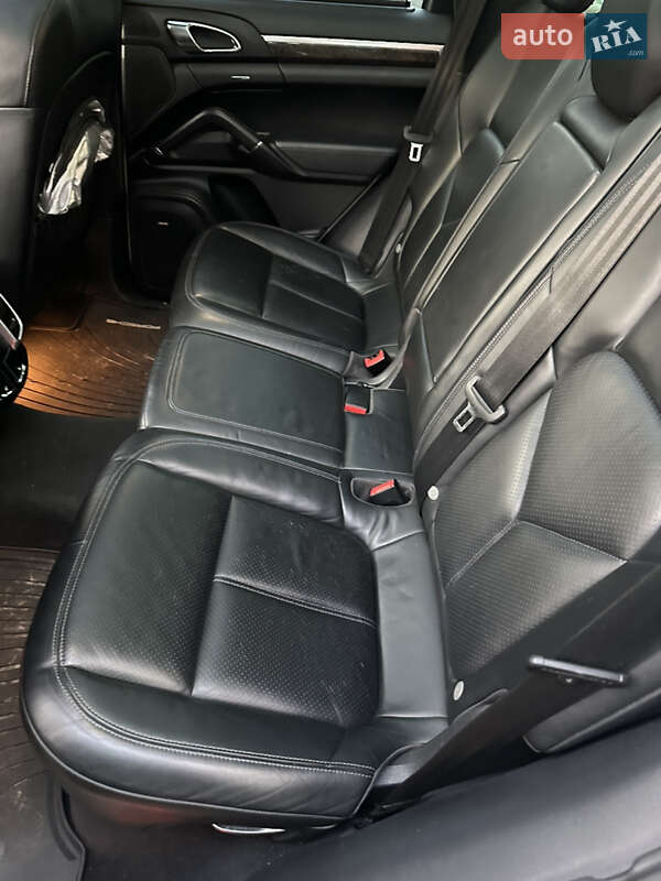 Внедорожник / Кроссовер Porsche Cayenne 2011 в Киеве